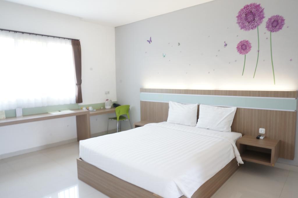Rumah Cassa Guest House Surabaya Szoba fotó