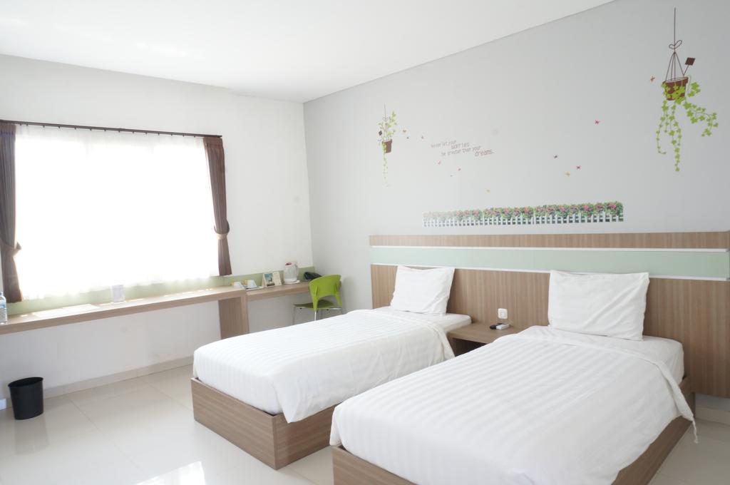 Rumah Cassa Guest House Surabaya Szoba fotó