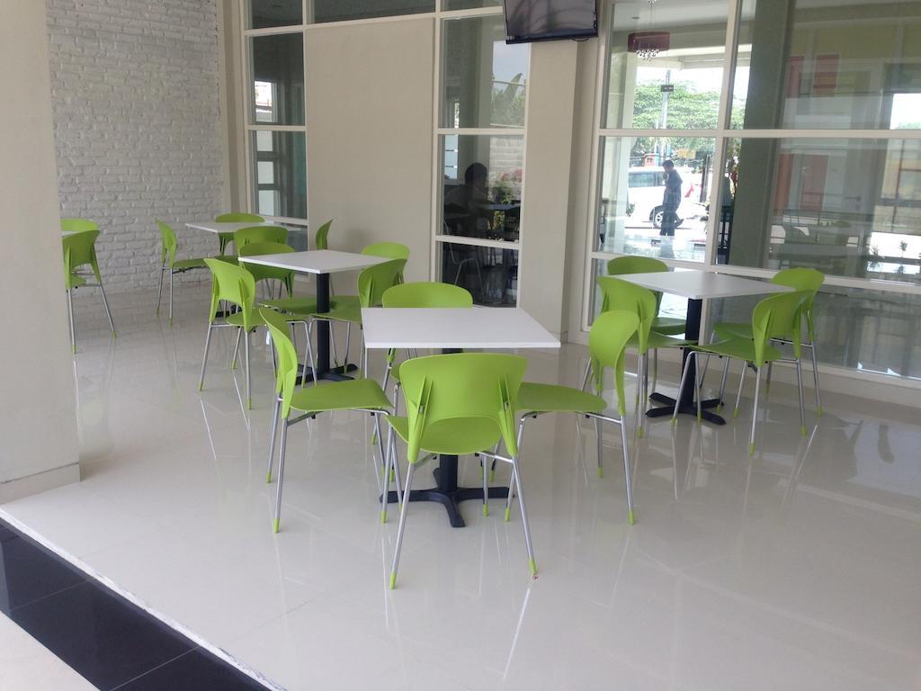 Rumah Cassa Guest House Surabaya Kültér fotó