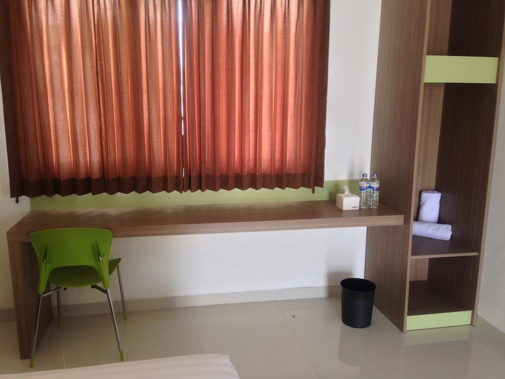 Rumah Cassa Guest House Surabaya Szoba fotó