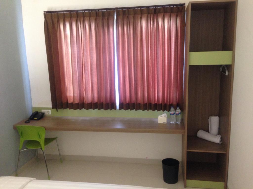 Rumah Cassa Guest House Surabaya Szoba fotó