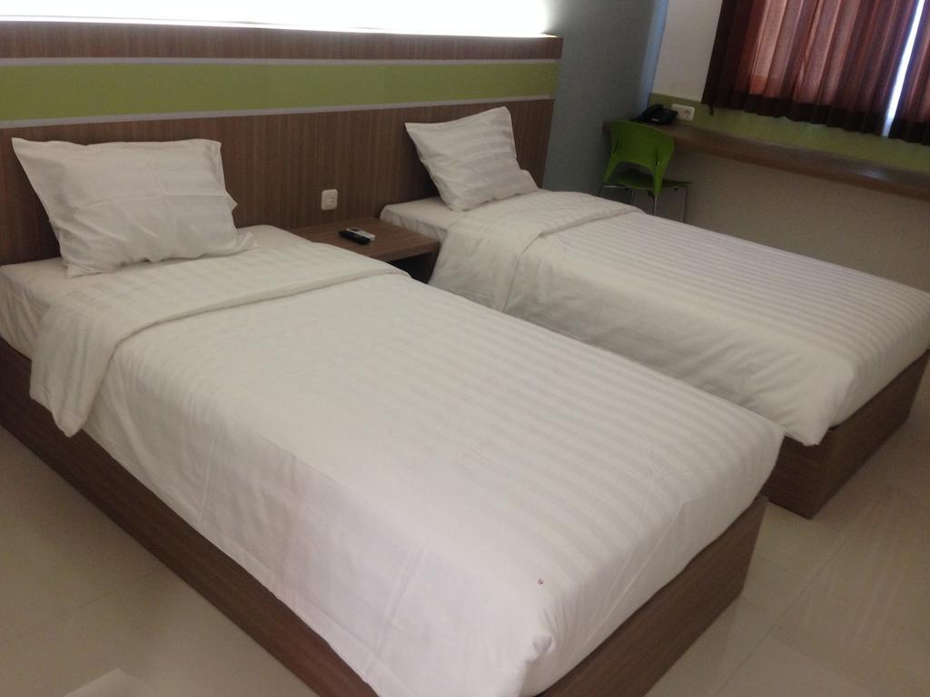 Rumah Cassa Guest House Surabaya Szoba fotó