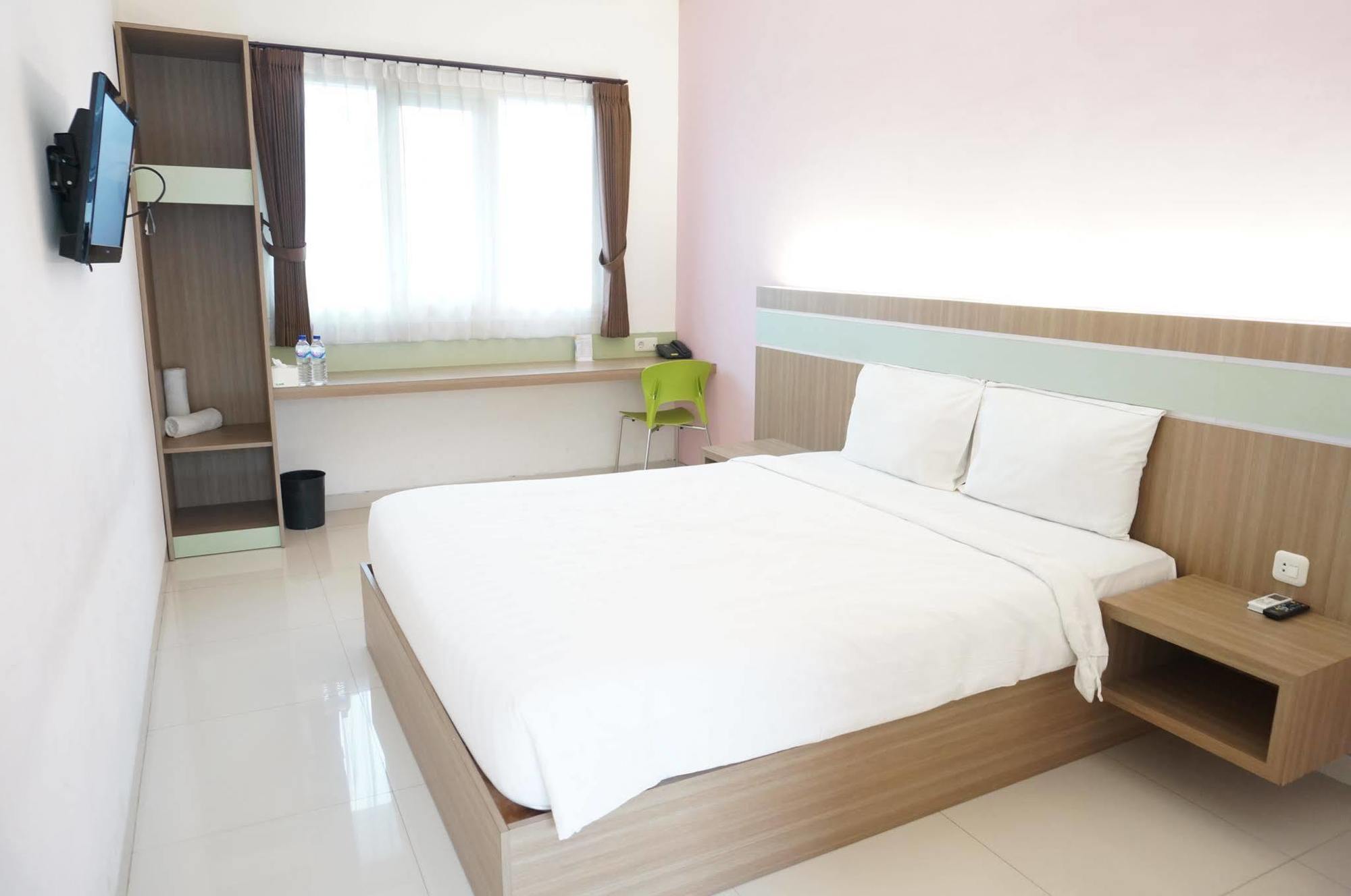 Rumah Cassa Guest House Surabaya Kültér fotó