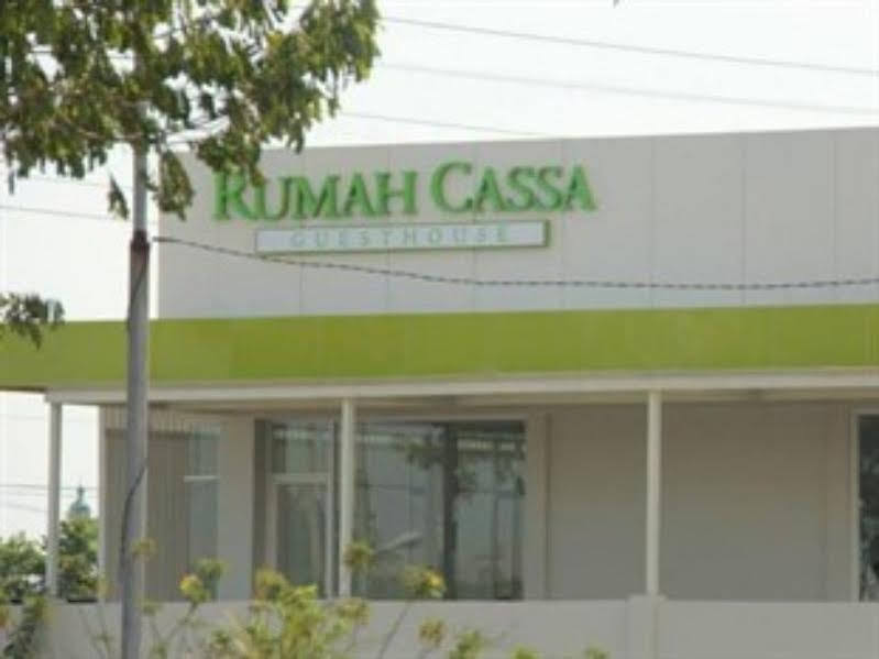 Rumah Cassa Guest House Surabaya Kültér fotó