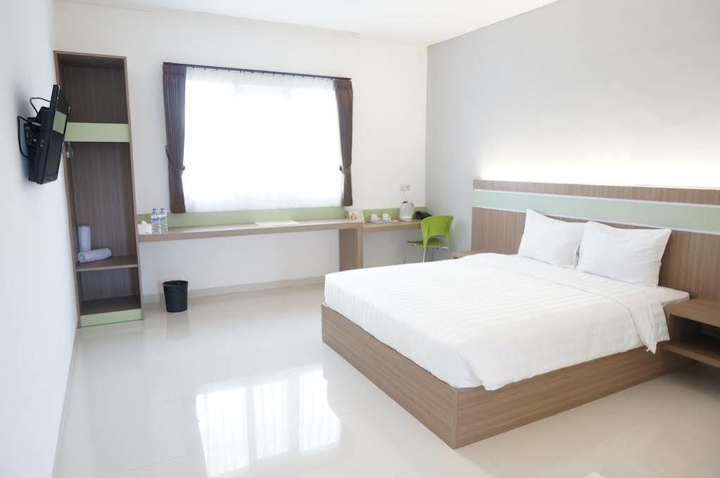 Rumah Cassa Guest House Surabaya Kültér fotó
